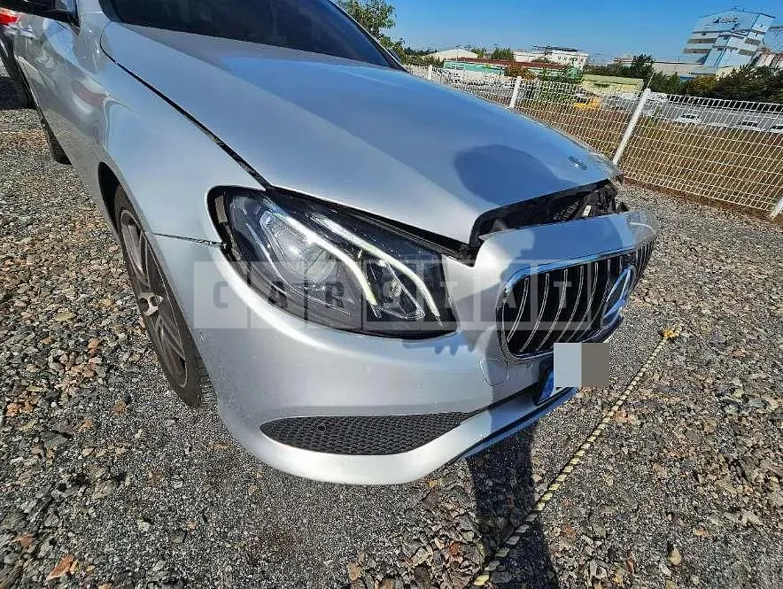 Photo 2 of 3: 2017 Mercedes-Benz (parts) E200 Light — Korean insurance auction