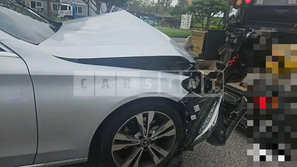 Photo 2 of 9: 2018 Mercedes-Benz C220 d — Korean insurance auction