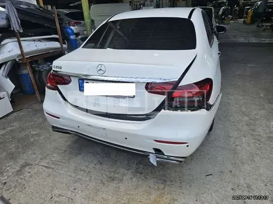 Photo 2 of 50: 2021 Mercedes-Benz E250 — Korean insurance auction