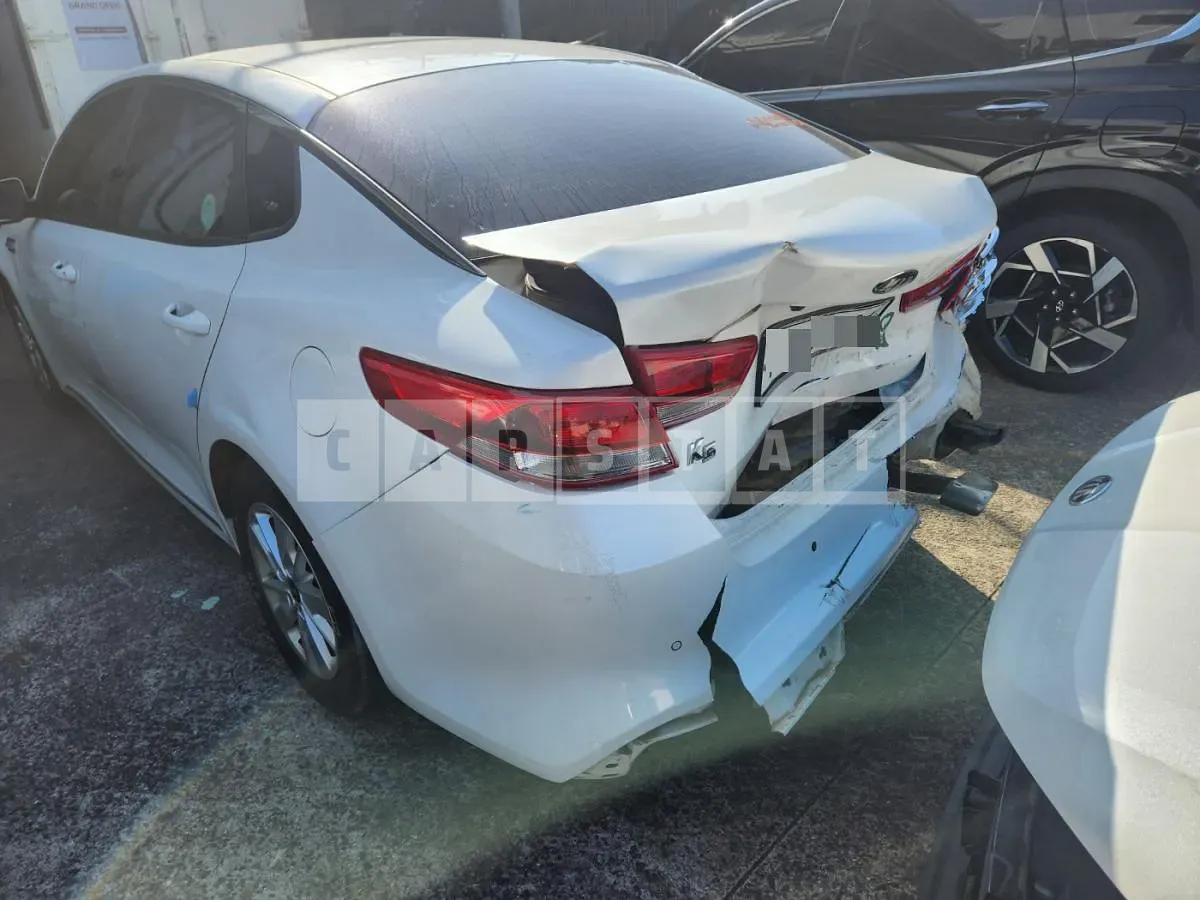 Photo 2 of 12: 2016 Kia K5 — Korean insurance auction