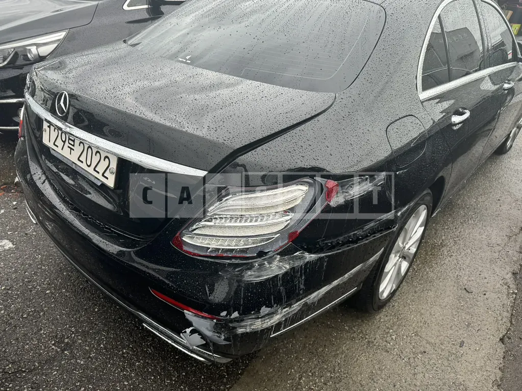Photo 2 of 12: 2016 Mercedes-Benz E220d — Korean insurance auction