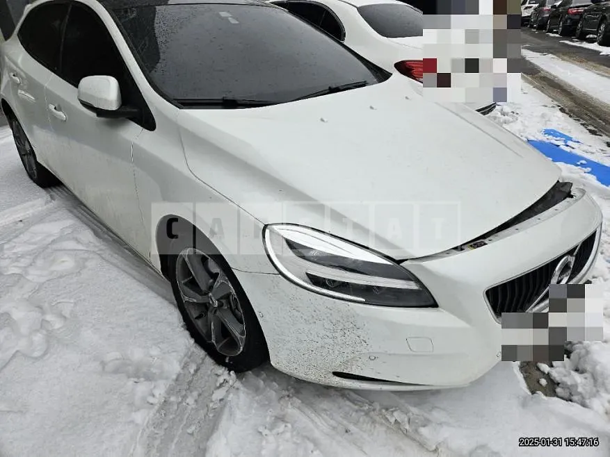 Photo 2 of 8: 2018 Volvo V40D3 — Korean insurance auction