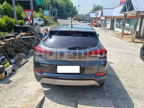 Photo 2 of 13: 2017 Hyundai Tucson, VIN KMHJ281ABHU357789 — Korean insurance auction