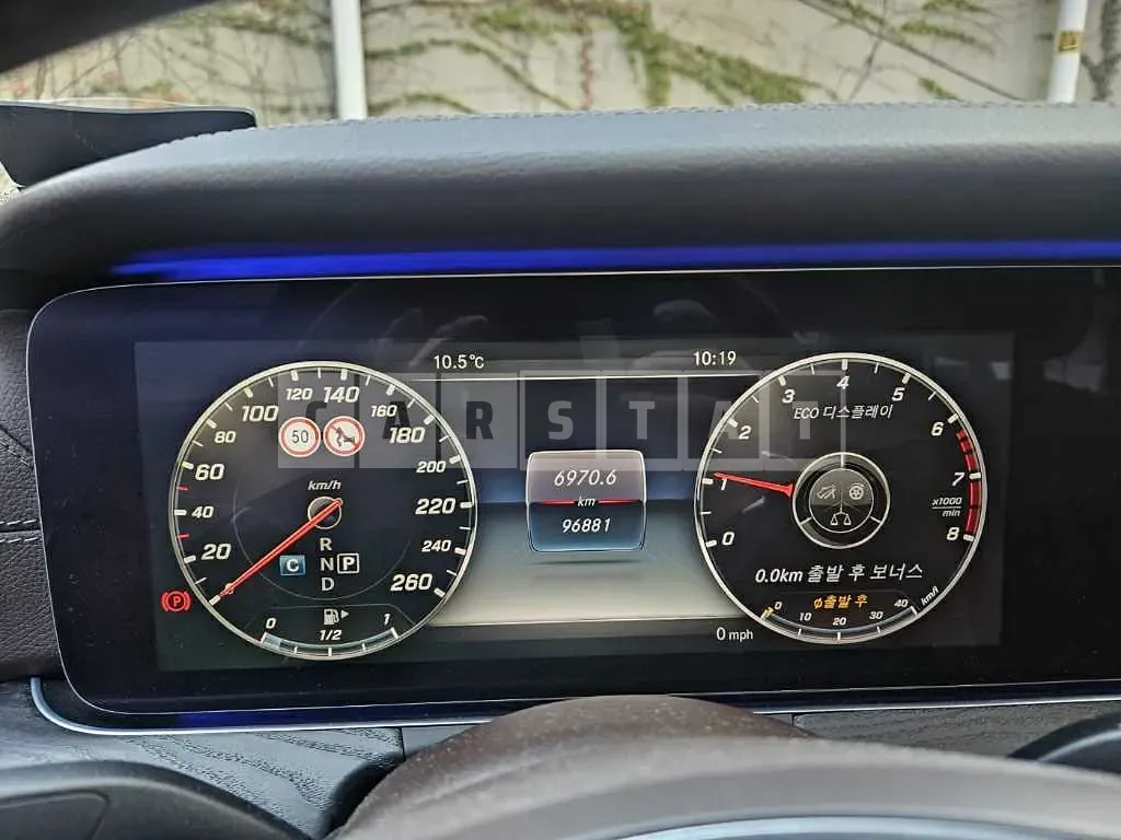 Photo 2 of 22: 2017 Mercedes-Benz E300 4Matic — Korean insurance auction