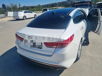 Photo 1 of 9: 2015 Kia K5 2.0, VIN KNAGU411BGA013497 — Korean insurance auction