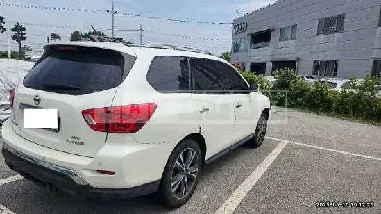 Photo 2 of 32: 2017 Nissan Pathfinder — Korean insurance auction