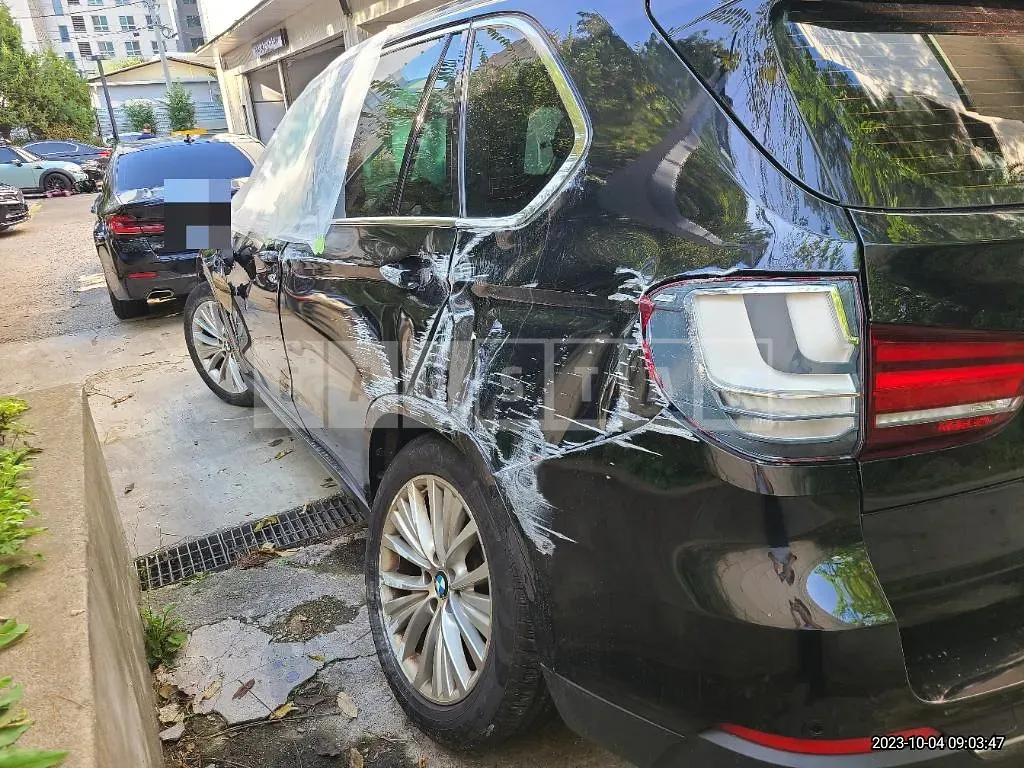 Photo 2 of 19: 2016 BMW X5 xDrive30d, VIN WBAKS4109G0R82384 — Korean insurance auction