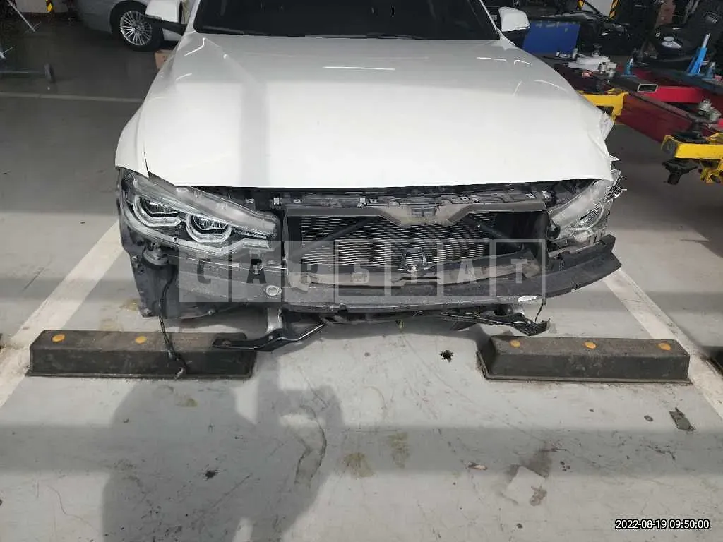 Photo 2 of 9: 2017 BMW 320d xDrive, VIN WBA8C9106HA000908 — Korean insurance auction