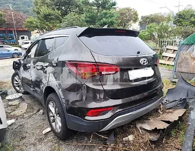 Photo 1 of 9: 2017 Hyundai Santa Fe, VIN KMHSW81UBHU754167 — Korean insurance auction