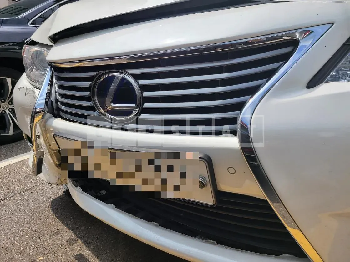 Photo 2 of 4: 2015 Lexus ES300h — Korean insurance auction