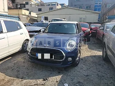 Photo 1 of 25: 2017 MINI Cooper D Five-Door, VIN WMWXT310XJ2G00763 — Korean insurance auction
