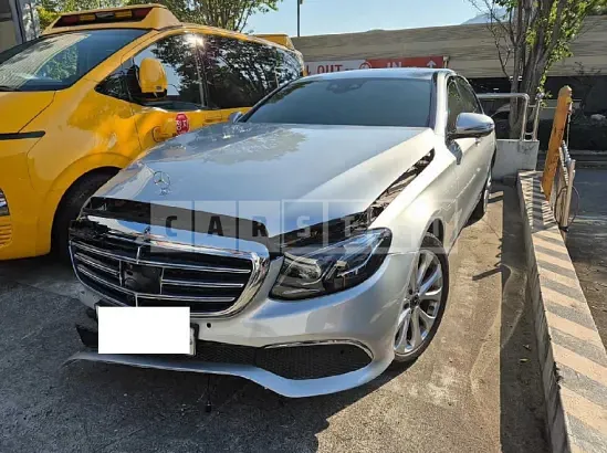Photo 2 of 24: 2020 Mercedes-Benz E 300 4Matic, VIN W1KZF4KB1LA813010 — Korean insurance auction