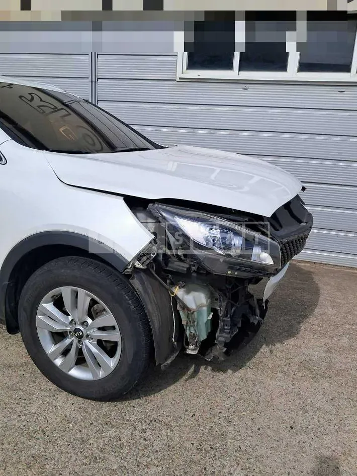 Photo 2 of 8: 2017 Kia Sorento 2.0 — Korean insurance auction