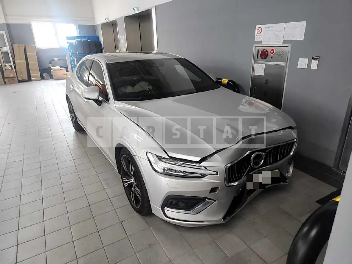 Photo 2 of 5: 2020 Volvo S60T5 — Korean insurance auction