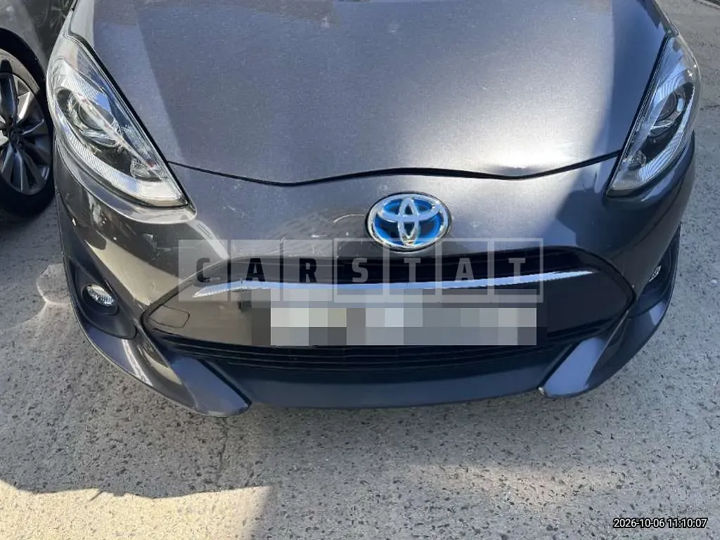 Photo 2 of 52: 2018 Toyota Prius C — Korean insurance auction