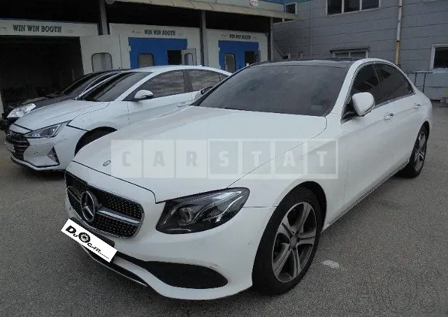 Photo 2 of 16: 2017 Mercedes-Benz E 300 4Matic, VIN WDDZF4KB7HA132647 — Korean insurance auction