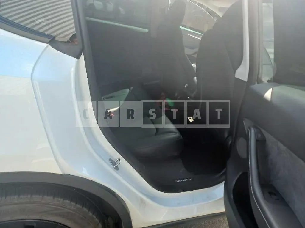 Photo 2 of 40: 2024 Tesla Model Y RWD, VIN LRWYGCFS6RC424543 — Korean insurance auction