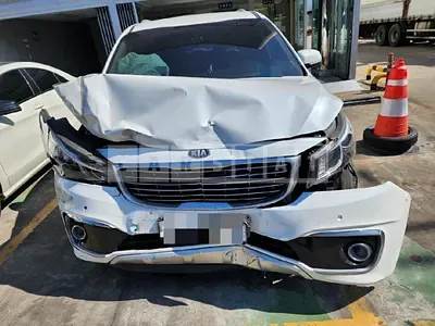 Photo 1 of 12: 2015 Kia Carnivals — Korean insurance auction