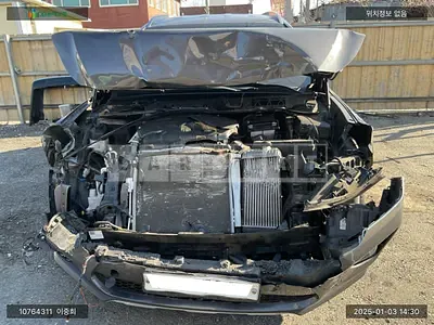 Photo 1 of 15: 2018 Hyundai Santa Fe, VIN KMHS381BBKU117280 — Korean insurance auction