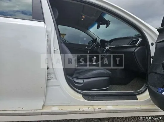 Photo 2 of 11: 2020 Kia K5 — Korean insurance auction