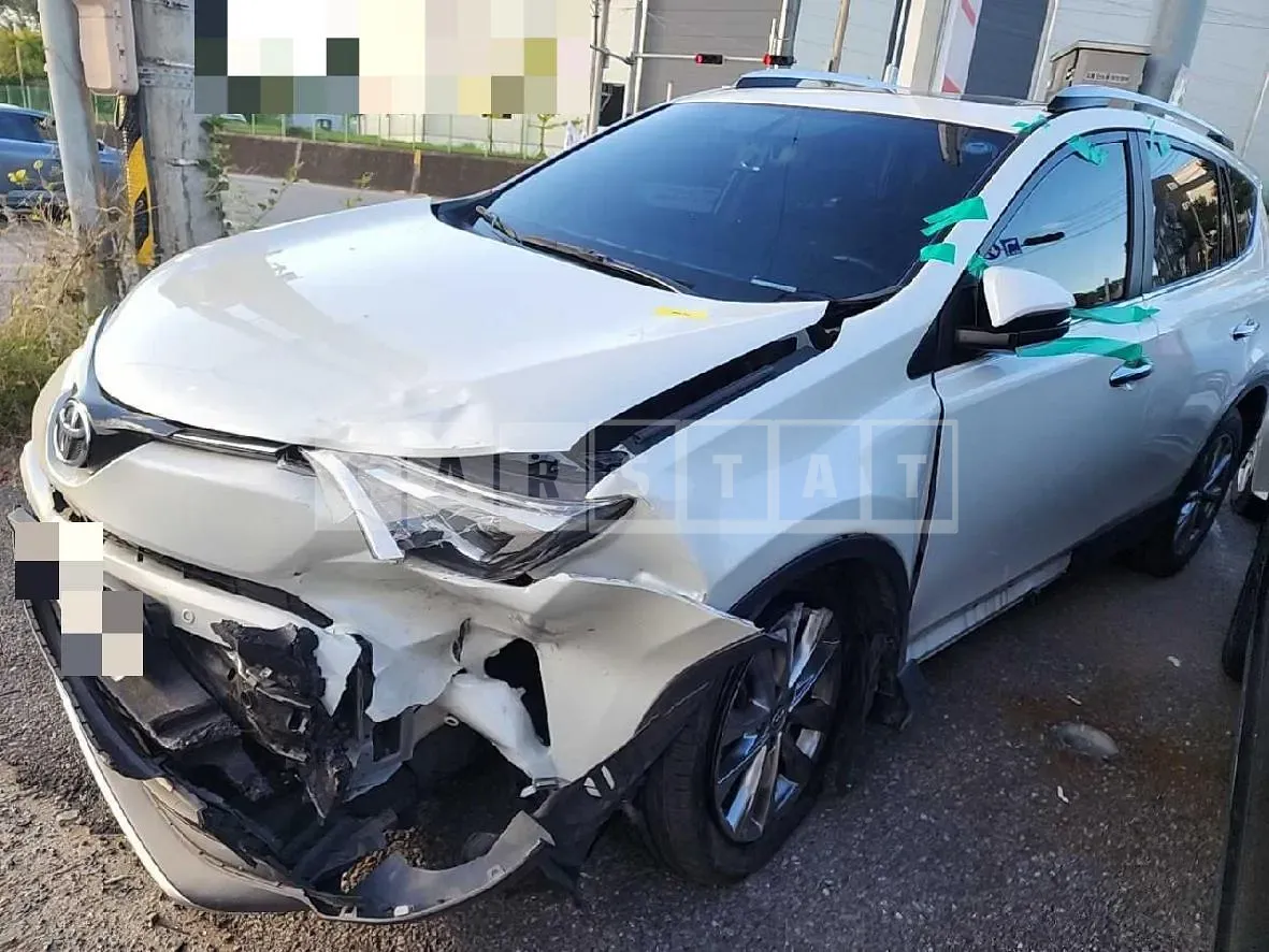 Photo 2 of 11: 2016 Toyota RAV4 2WD — Korean insurance auction