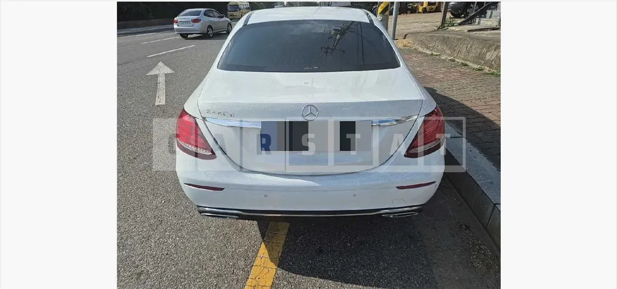 Photo 2 of 23: 2016 Mercedes-Benz E220 d — Korean insurance auction