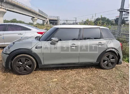 Photo 2 of 13: 2023 MINI Cooper Five-Door — Korean insurance auction