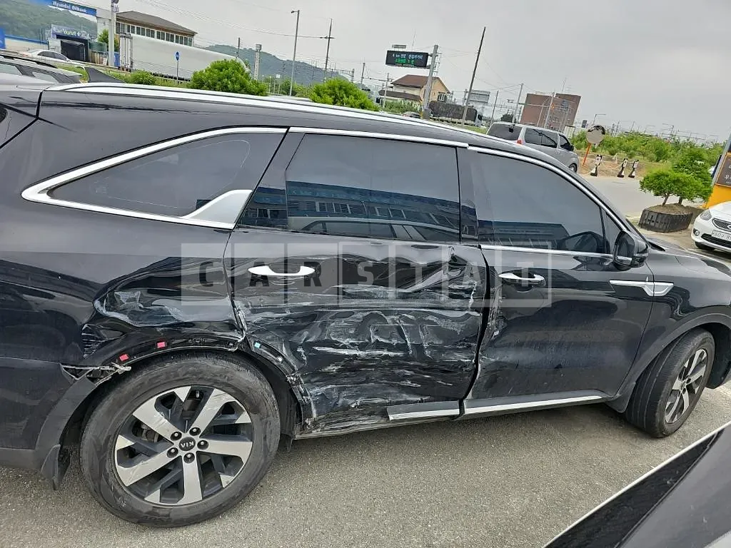 Photo 2 of 15: 2021 Kia Sorento — Korean insurance auction
