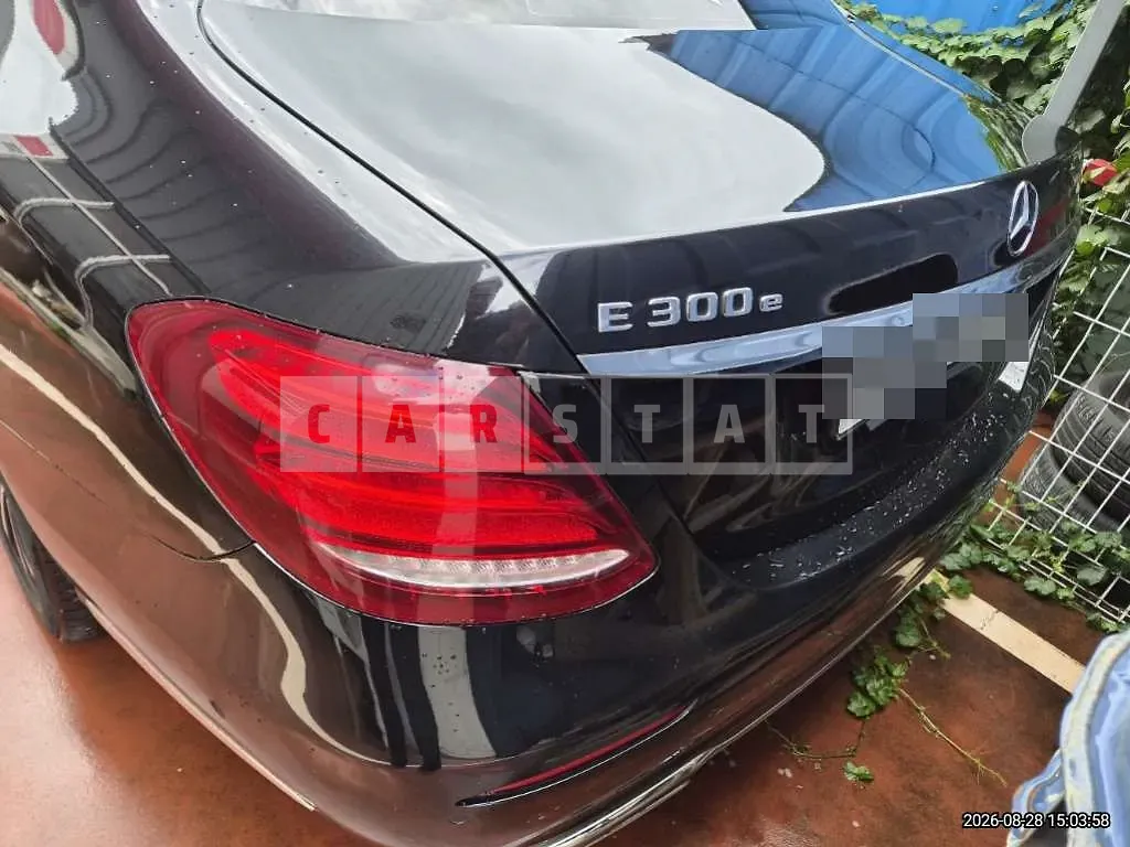 Photo 2 of 11: 2019 Mercedes-Benz E 300 e — Korean insurance auction