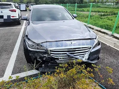 Photo 1 of 18: 2016 Genesis Dh — Korean insurance auction