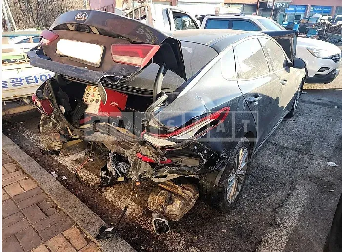 Photo 2 of 6: 2019 Kia K5, VIN KNAGU411BKA265258 — Korean insurance auction