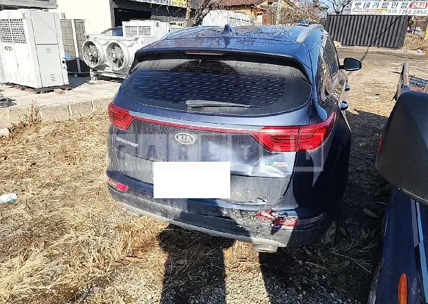Photo 2 of 8: 2017 Kia Sportage, VIN KNAPN813BHK300156 — Korean insurance auction