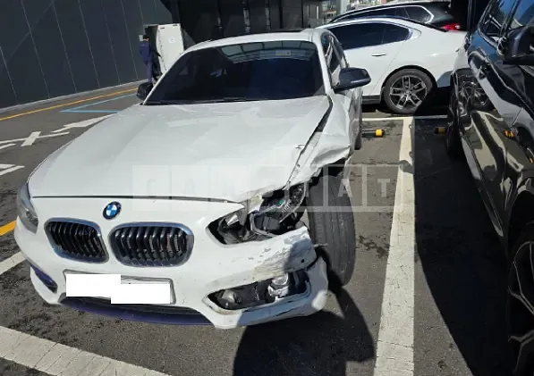 Photo 2 of 13: 2016 BMW 118d — Korean insurance auction