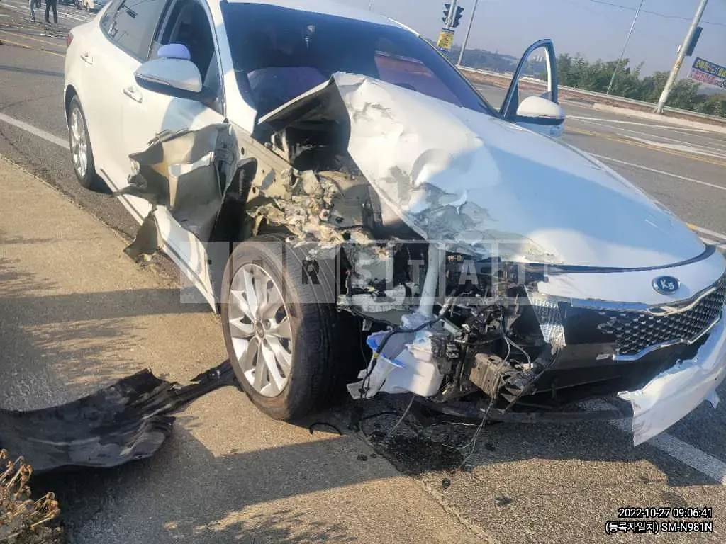 Photo 2 of 8: 2016 Kia K5, VIN KNAGU411BGA012349 — Korean insurance auction