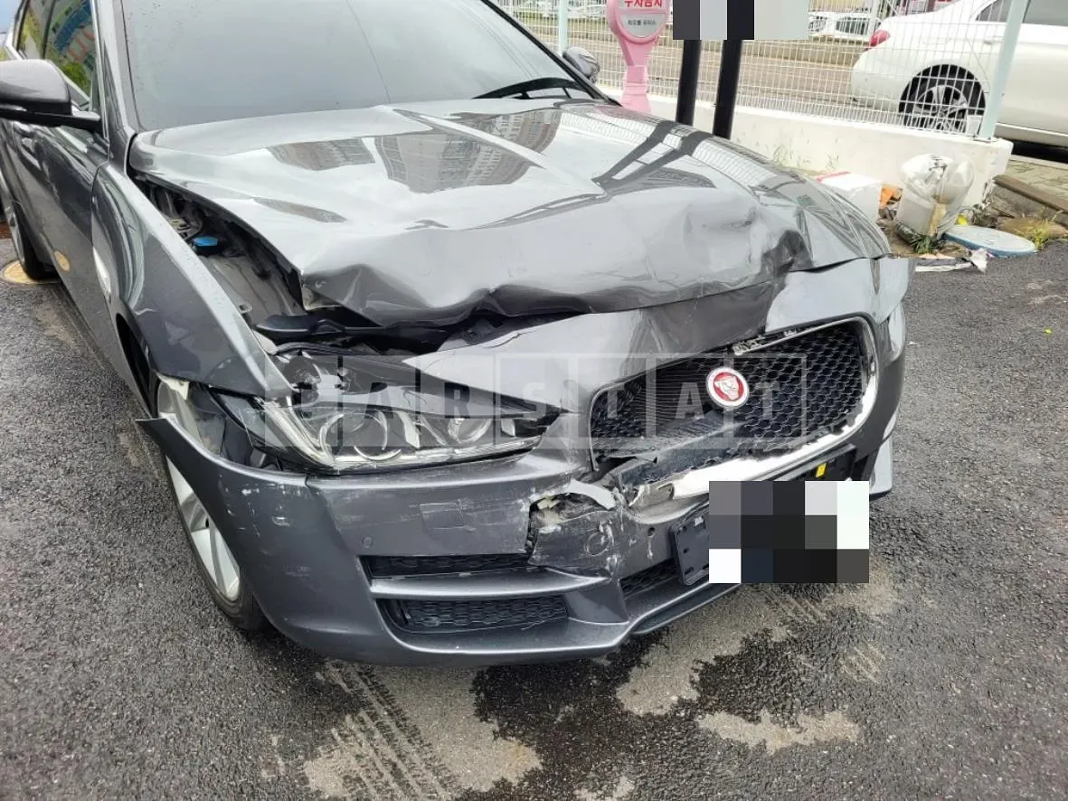 Photo 2 of 19: 2017 Jaguar XE 20d, VIN SAJAA4BN6HCP07780 — Korean insurance auction