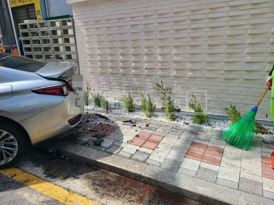Photo 2 of 11: 2025 Lexus ES300h — Korean insurance auction