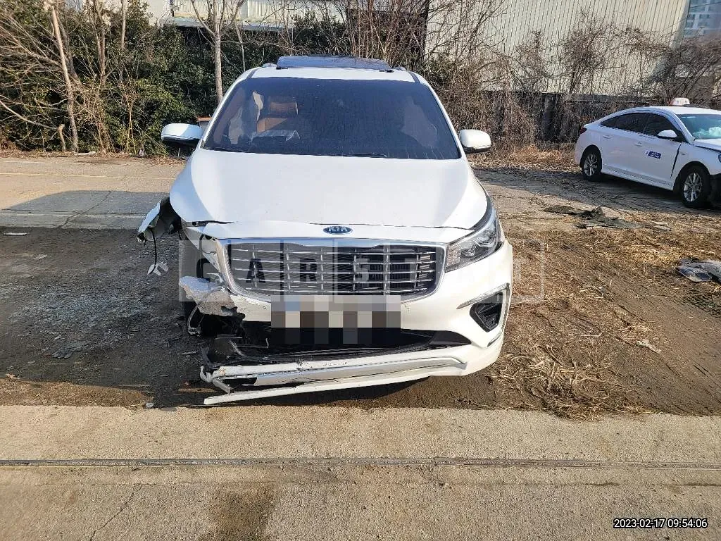 Photo 2 of 11: 2018 Kia Carnival 9 Seater, VIN KNAMC81ABKS490206 — Korean insurance auction