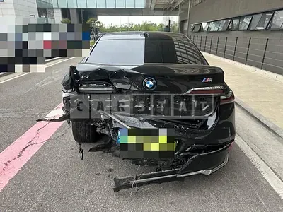 Photo 1 of 30: 2024 BMW i7 eDrive50 Electric Car — Korean insurance auction