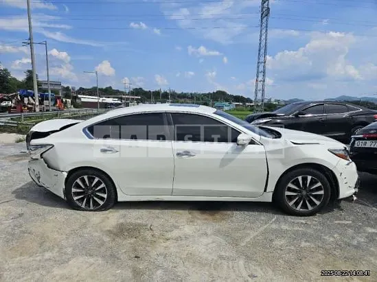 Photo 2 of 15: 2017 Nissan Altima 2.5 — Korean insurance auction