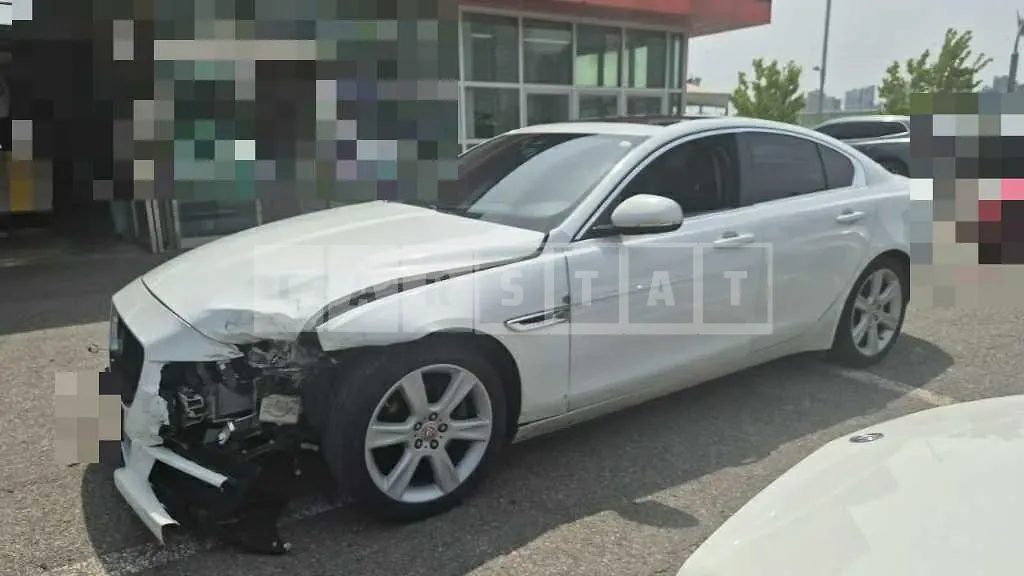 Photo 2 of 5: 2016 Jaguar XE 2.0d — Korean insurance auction