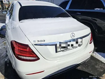 Photo 1 of 25: 2018 Mercedes-Benz E300 — Korean insurance auction