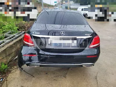 Photo 1 of 18: 2017 Mercedes-Benz E300 4Matic — Korean insurance auction