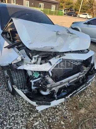 Photo 2 of 7: 2019 Genesis Hyundai G70, VIN KMTG341ABKU042991 — Korean insurance auction