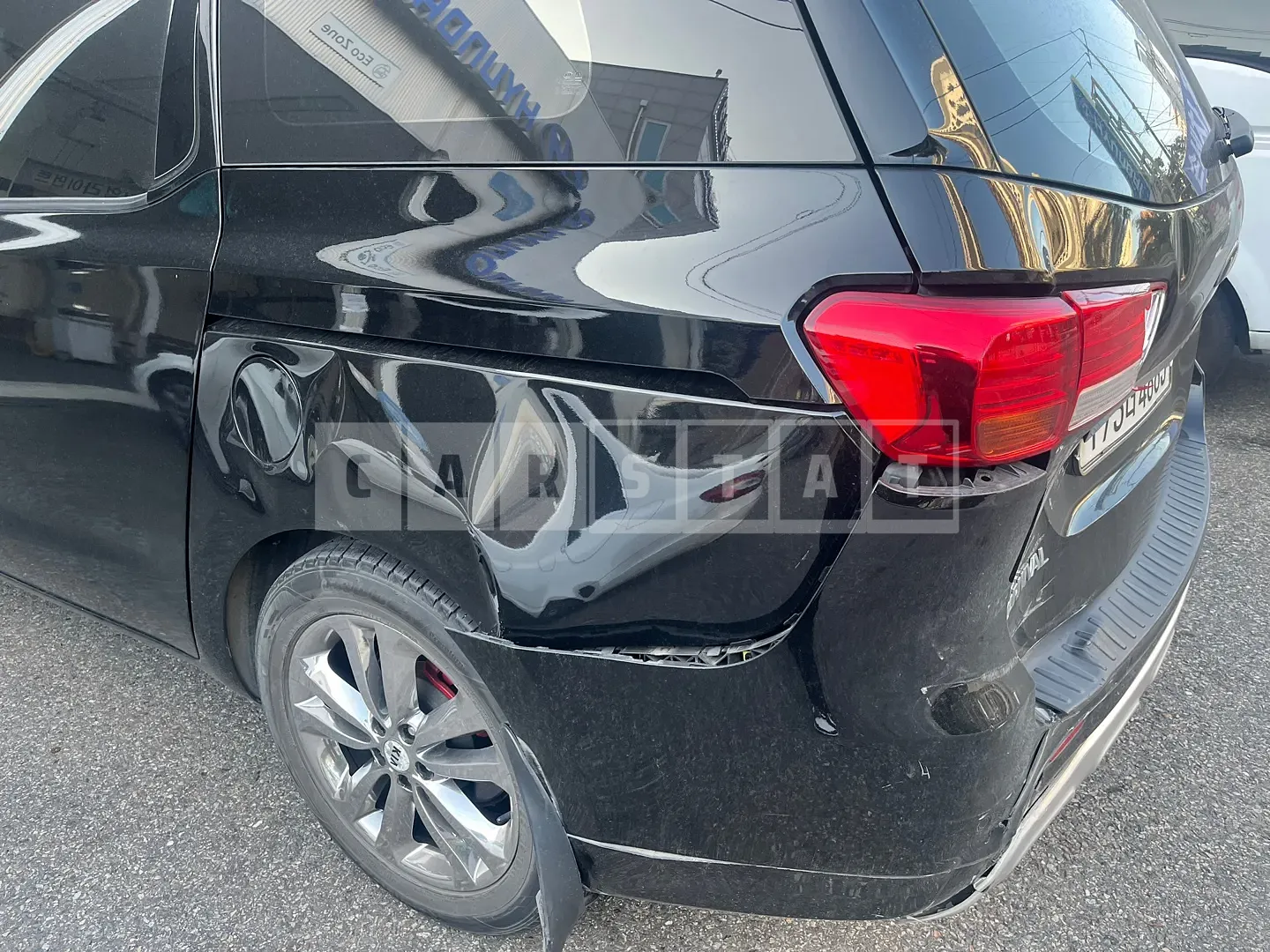 Photo 2 of 11: 2017 Kia Carnival, VIN KNAMC81ABHS343059 — Korean insurance auction