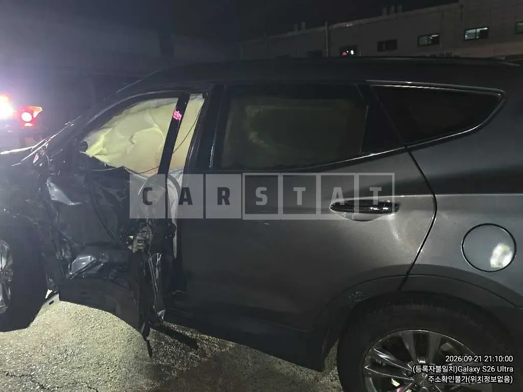 Photo 2 of 7: 2017 Hyundai Santa Fe DM — Korean insurance auction