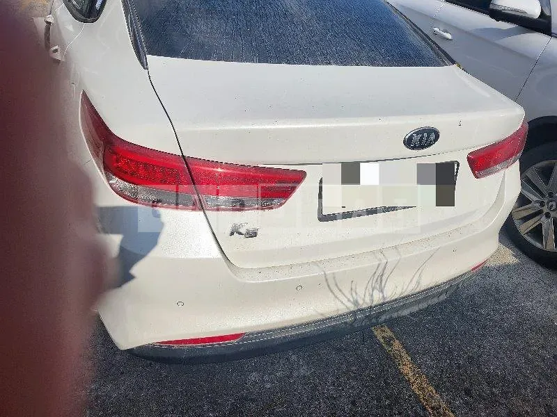 Photo 2 of 17: 2016 Kia K5 2.0, VIN KNAGX411BGA110097 — Korean insurance auction