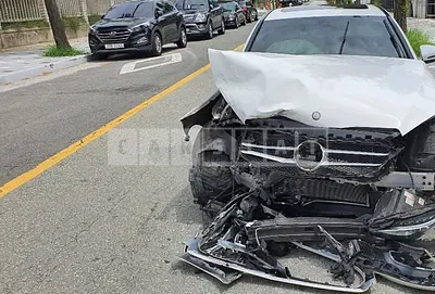 Photo 1 of 11: 2016 Mercedes-Benz C 200d, VIN WDDWF3HB0GF221451 — Korean insurance auction