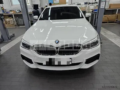 Photo 1 of 25: 2017 BMW 520d — Korean insurance auction
