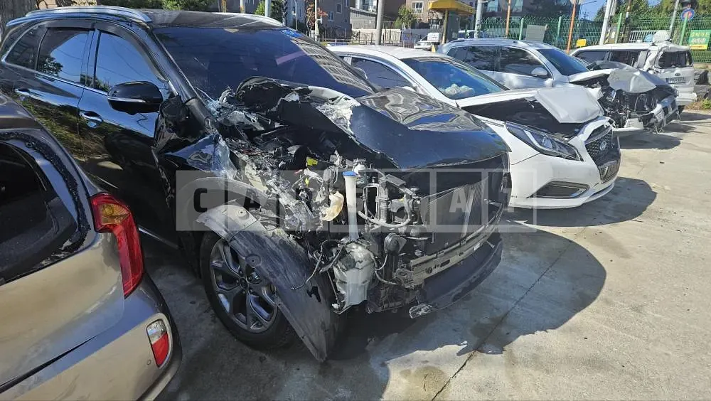 Photo 3 of 3: 2016 Kia Sorento /Sorrento, VIN KNAPS81ADGA238877 — Korean insurance auction