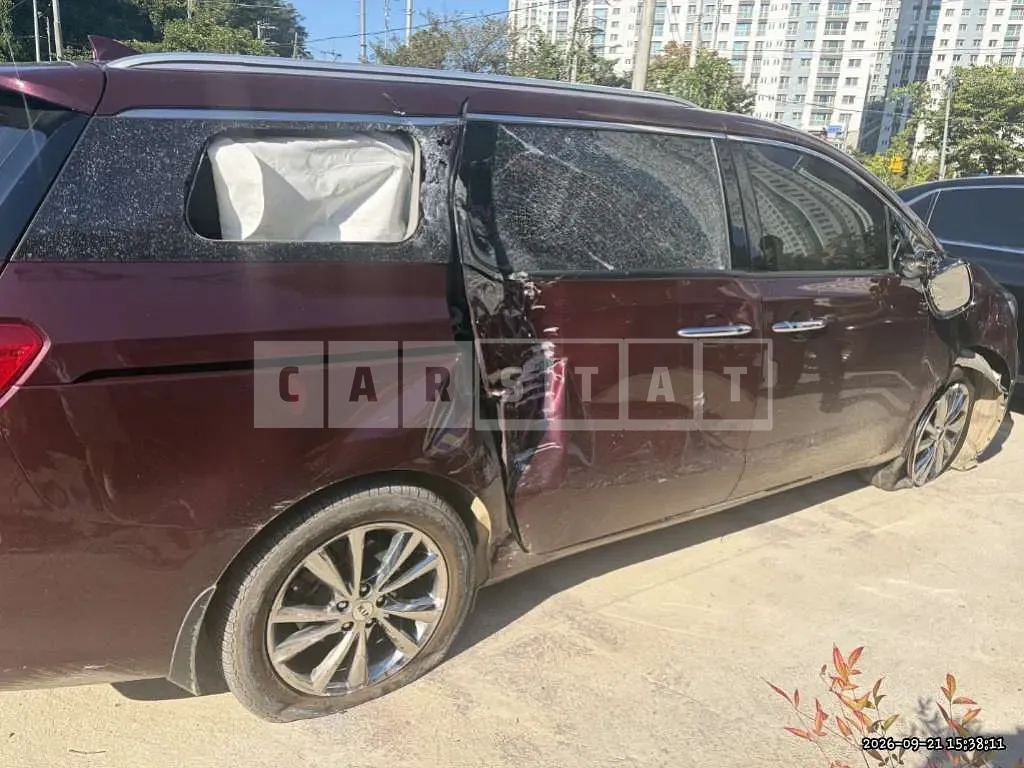 Photo 2 of 24: 2018 Kia Carnivals — Korean insurance auction